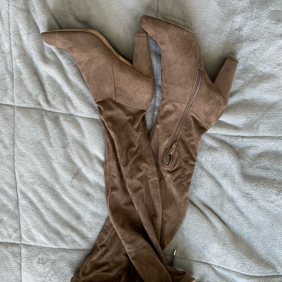 Knee high suede boots - Picture 1 of 2